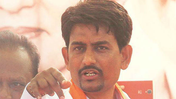  തര്‍ക്കം മൂത്തു, പാര്‍ട്ടി വിട്ടു