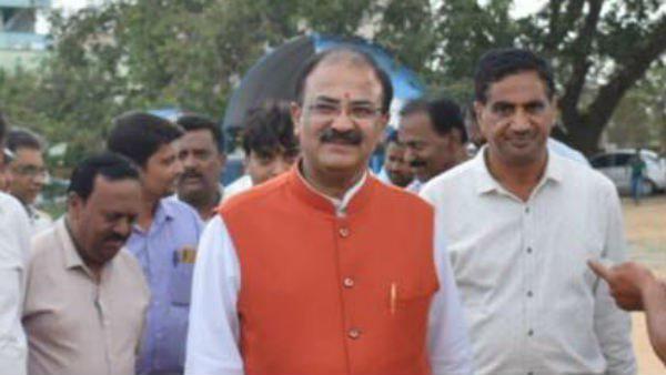  അപമാനിതനായി