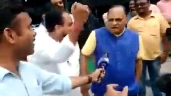 മാധ്യമങ്ങള്‍ക്ക് മുന്‍പില്‍