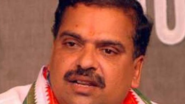 കൃഷ്ണദാസ് പക്ഷം