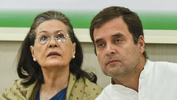  ഒളിച്ചോടി നേതാക്കള്‍