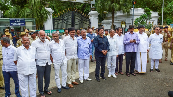 കൂറുമാറ്റം