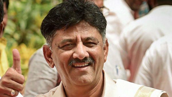 അവസരം മുതലെടുത്ത് ഡികെ