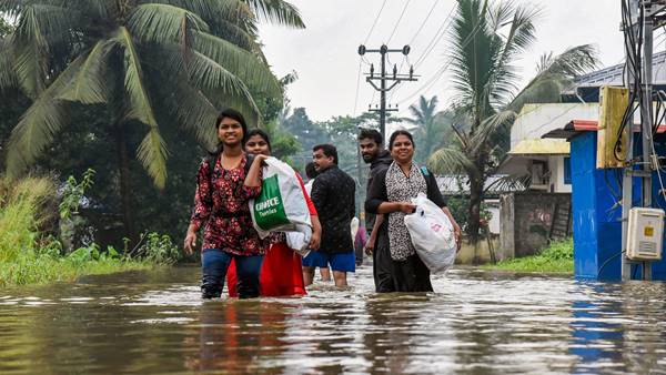 ഞാനേ ആശോത്രി പോകാൻ ഇറങ്ങിയതാ