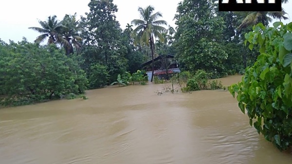 മുനയൻകുന്നിൽ വീടുകൾ ഒറ്റപ്പെട്ടു