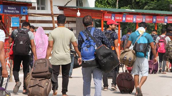  കുടുങ്ങിക്കിടക്കുന്നത് നിരവധി പേര്‍