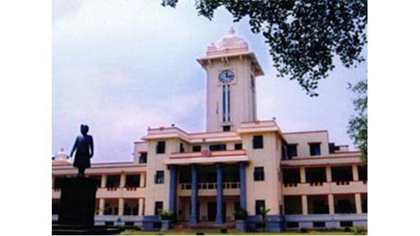 ഉത്തരക്കടലാസ് വിദ്യാർത്ഥിയുടെ വീട്ടിൽ