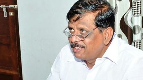 2001 ല്‍ അഡ്വ കെ മോഹന്‍കുമാര്‍