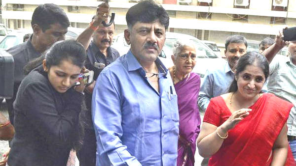 ട്രസ്റ്റിലെ അംഗമാണ് ഐശ്വര്യ