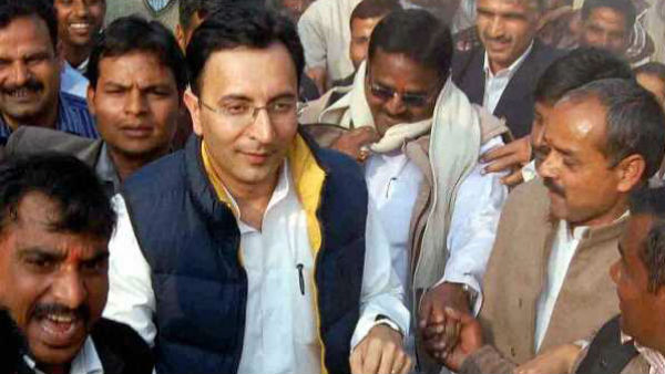 നേതാക്കള്‍ രണ്ട് തട്ടില്‍