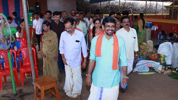 പാര്‍ട്ടിക്കുള്ളില്‍ കലാപം