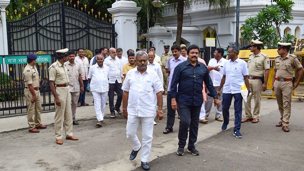 കോടതി കനിയണം... ഇല്ലെങ്കില്‍?