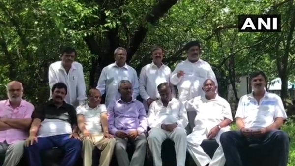 സര്‍ക്കാരിനെ താഴെയിറക്കി