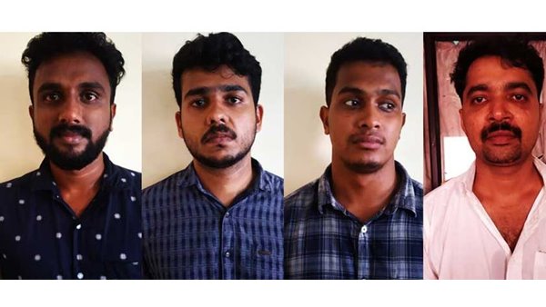 മുറിയിൽ കയറി പരിശോധന