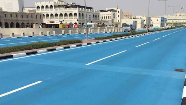 റോഡിന്റെ നിറം മാറ്റി റോഡിന്റെ നിറം മാറ്റി