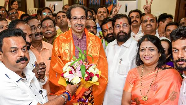  മുഖ്യമന്ത്രി സ്ഥാനമോ നിര്‍ണായക വകുപ്പുകളോ? 