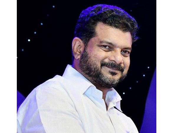  കരിവാരി തേയ്ക്കാൻ