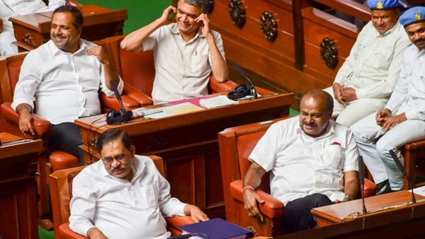 പാളിയ കര്‍ണാടകം