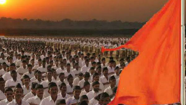 അഹമ്മദ് പട്ടേല്‍ ഗഡ്കരിയെ കണ്ടു
