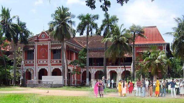 ഭീഷണിപ്പെടുത്തി