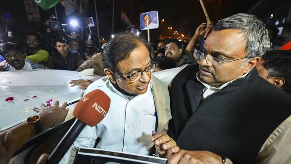  കാര്‍ത്തി ചിദംബരവും