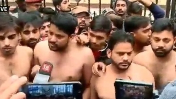 വീണ്ടും പ്രതിഷേധം