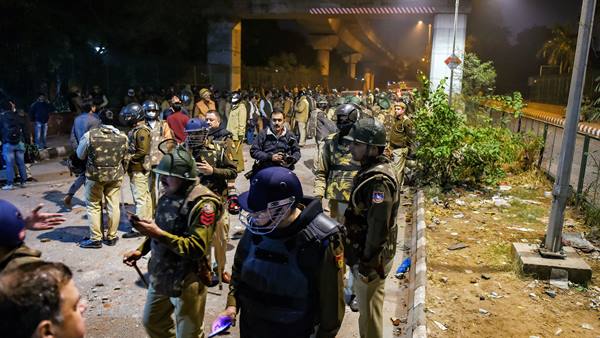 പോലീസ് അനുമതിയില്ല