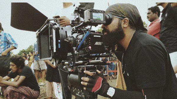 വിശദീകരിച്ച് ക്യാമറമാന്‍