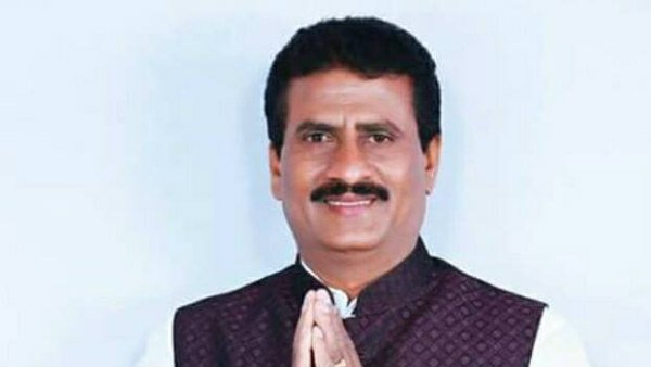  മുന്‍ കോണ്‍ഗ്രസ് നേതാക്കള്‍