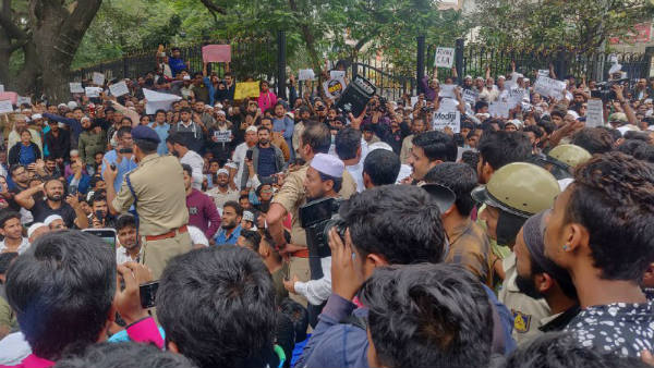 പോലീസ് പിടിച്ചെടുത്തു