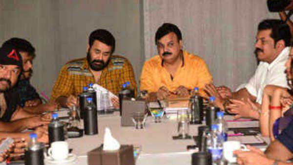  15 പേരുടെ ലോബി