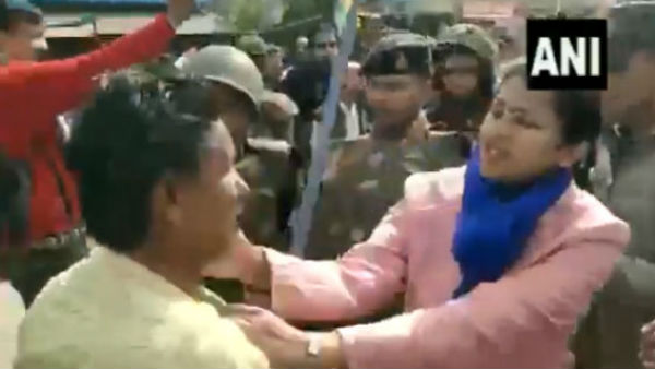 പ്രിയ വര്‍മ മുഖത്തടിച്ചു