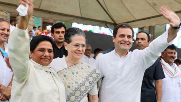 സോണിയ ഗാന്ധിയുടെ വസതിയില്‍