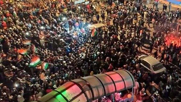 ആർപ്പുവിളിയും മുദ്രാവാക്യവും 