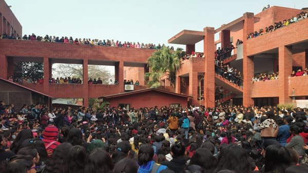 ട്വിറ്ററിലൂടെ അനുഭവങ്ങൾ പങ്കുവെച്ചു