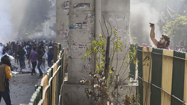  ഭയം തുടിച്ച മുഖഭാവങ്ങൾ