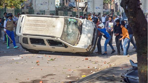  പല്ലടിച്ചു കൊഴിച്ചു