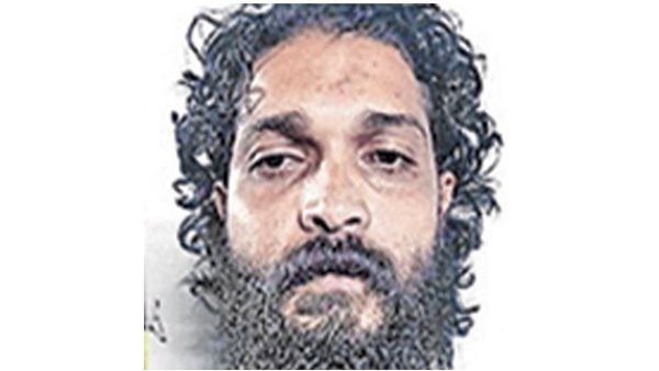 ജൂലി വീട്ടിലേക്ക് ക്ഷണിച്ചു