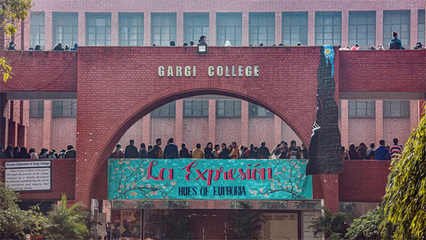 മൂന്ന് തവണ കയറി പിടിച്ചു