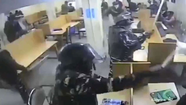 മുഖം മറച്ച്