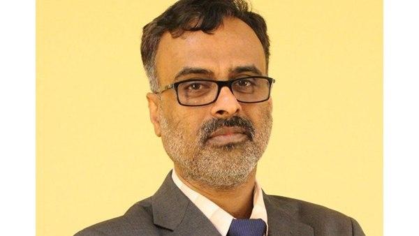 ആള്‍ക്കൂട്ടത്തില്‍ നിന്നും പുറത്തേക്ക്
