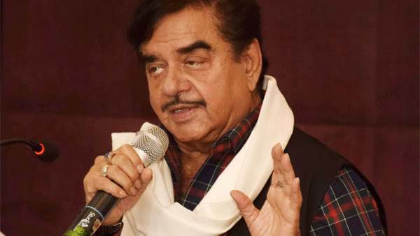 വെട്ടിലായി കോൺഗ്രസ്