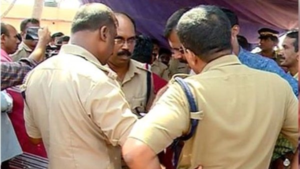 എത്തിയത് ബൈക്കിൽ
