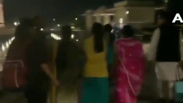 രണ്ട് മണിക്ക് മടക്കം