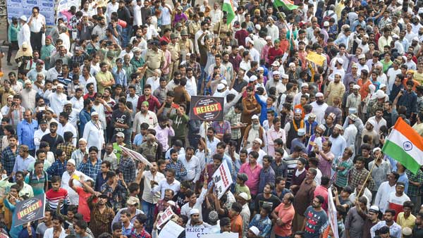 പോസ്റ്ററില്‍ വീണ്ടും ന്യായീകരണം