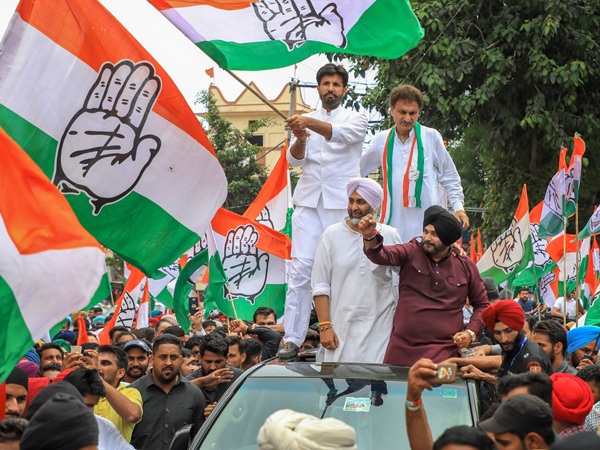  നാല് പേരുടെ പിന്തുണ