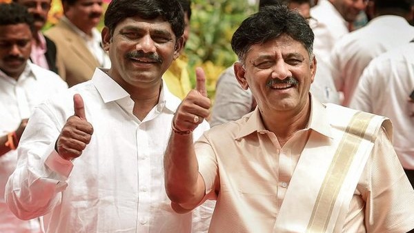 ശിവകുമാറിനെ മുന്‍നിര്‍ത്തി