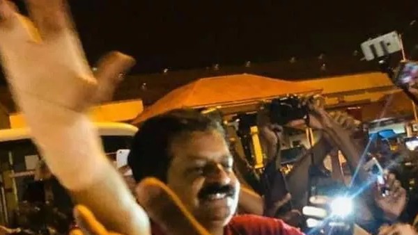 നിയന്ത്രണം ലംഘിച്ച് സ്വീകരണം