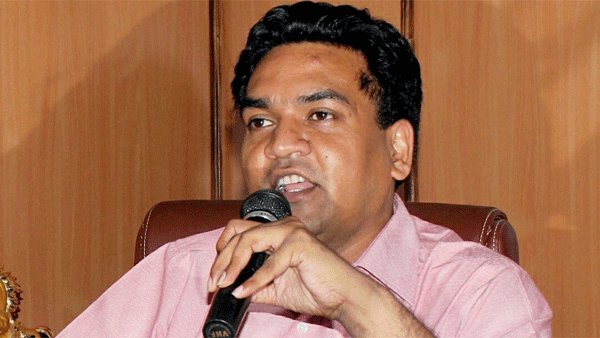 ആരാണ് ഹര്‍ജിക്കാര്‍