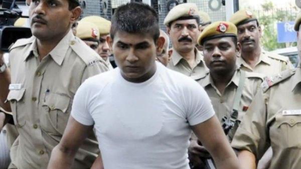  കഴുമരത്തിൽ തൂങ്ങി കിടന്നു